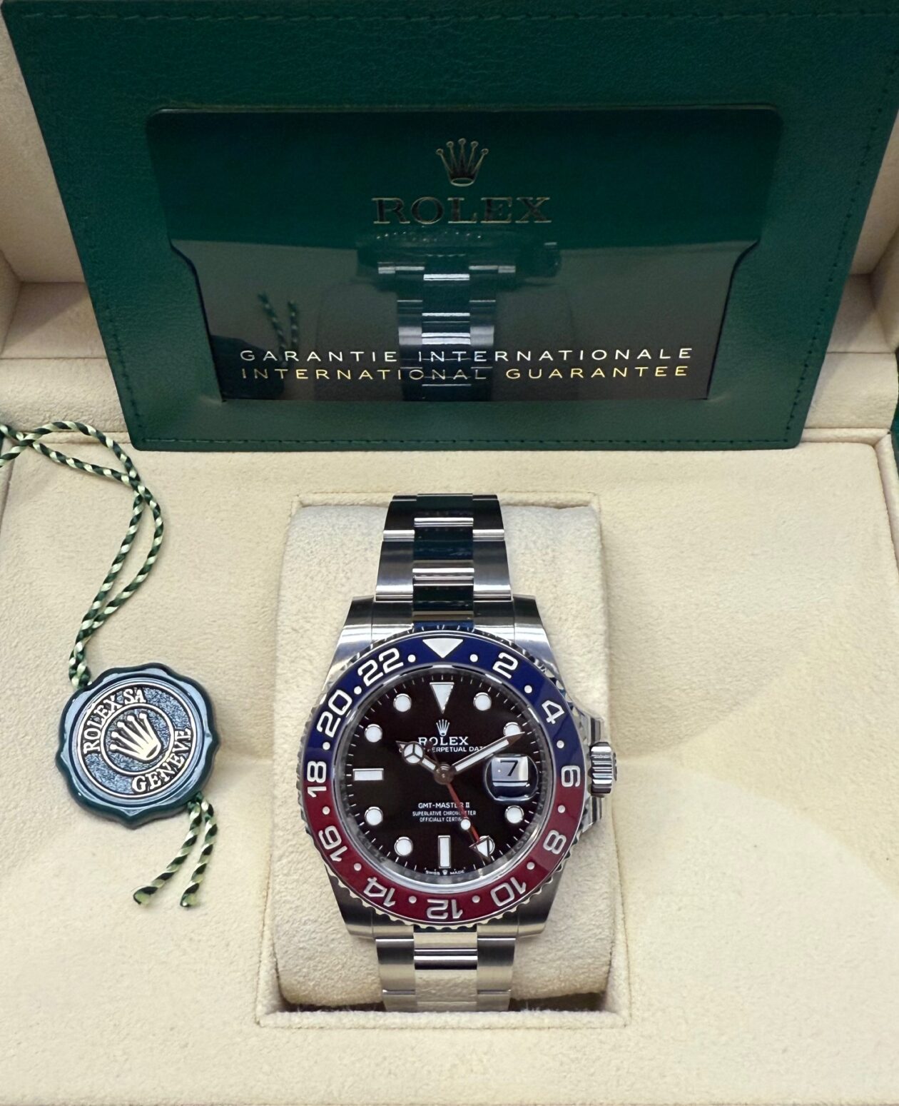 Rolex GMT Master II, 126710BLRO, Oyster, NEU UNGETRAGEN 2025, teilverklebt